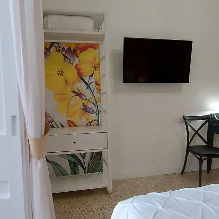 1811 Residenza Storica 4* ナポリ